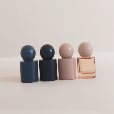 Custom 30ml & 50ml Luxury Glass Perfume Bottles Mist atau Serum Pump Glass Bottle Round Ball Cap untuk Serum Product